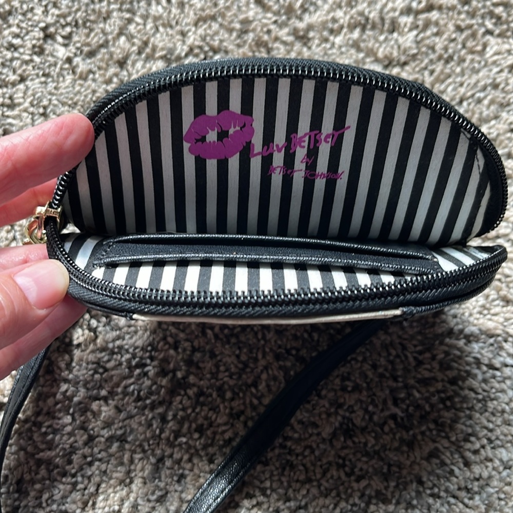 Luv Betsey by Betsey Johnson Cat coin purse - Picture 3 of 3